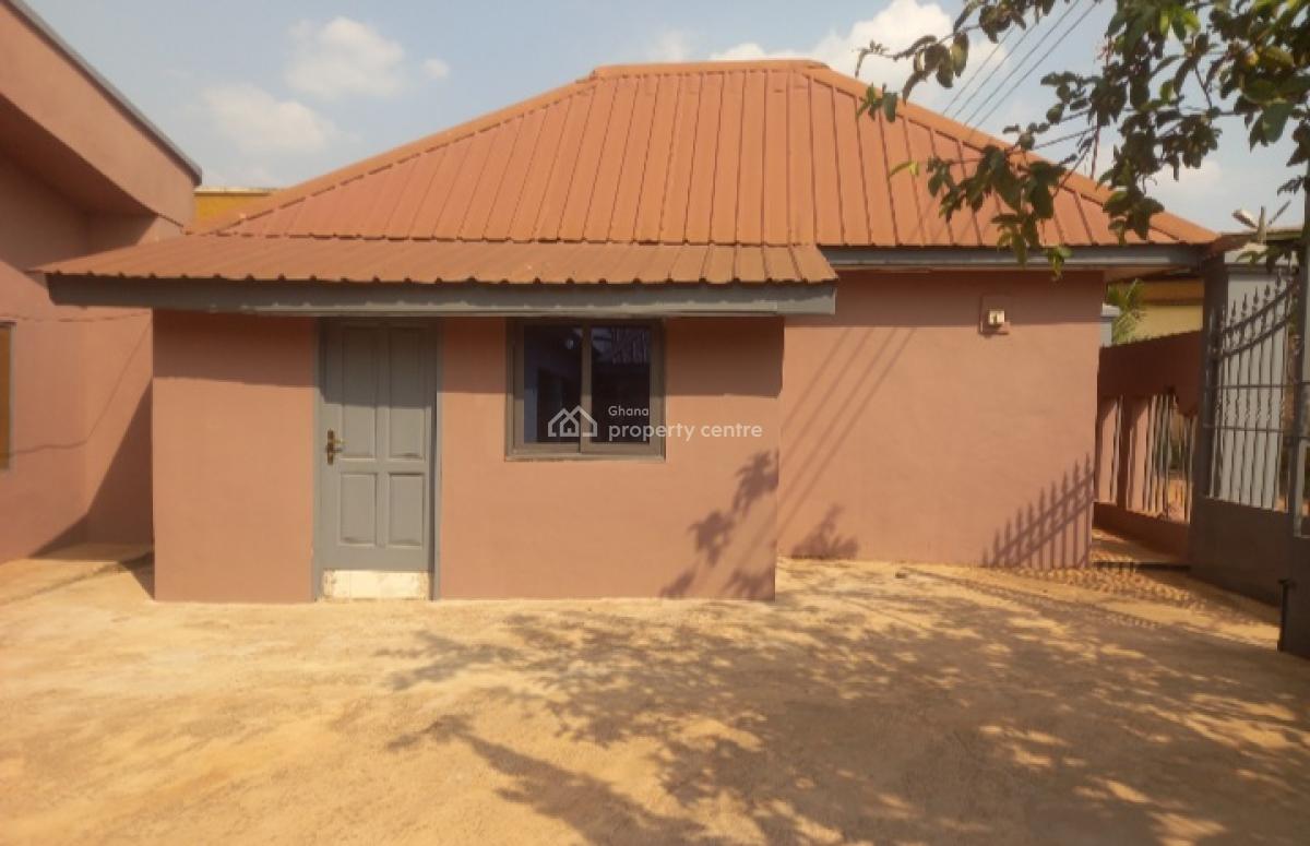 Hostel Property  ( Tanoso University), Tanoso, Kumasi Metropolitan, Ashanti, Hostel for Sale