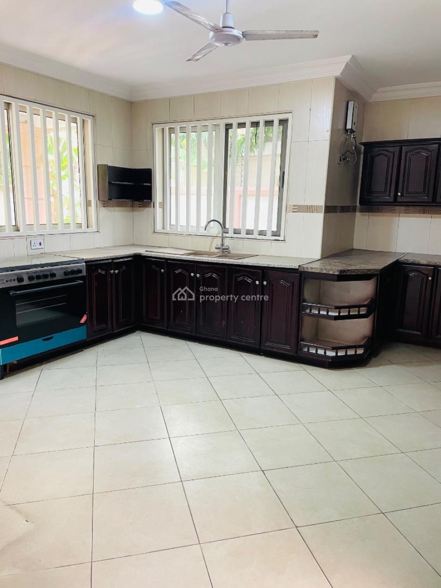 5 Bedroom House, Osu Link, North Ridge, Accra, Townhouse for Rent