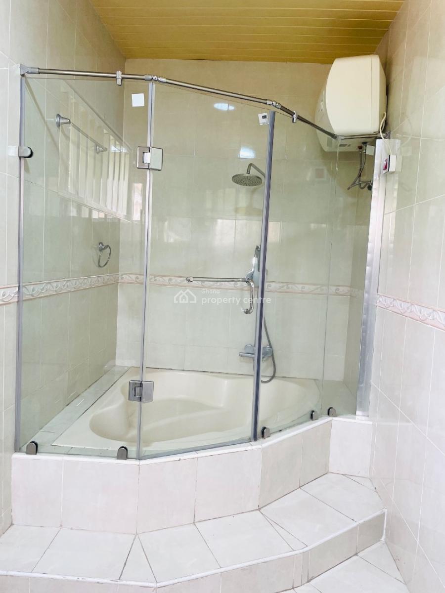 5 Bedroom House, Osu Link, North Ridge, Accra, Townhouse for Rent