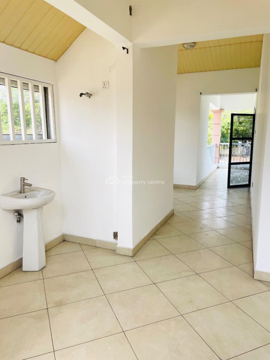 5 Bedroom House, Osu Link, North Ridge, Accra, Townhouse for Rent