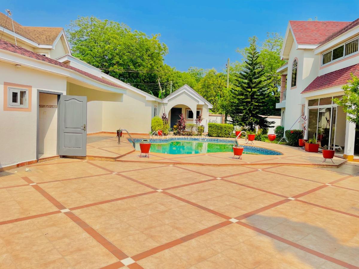 5 Bedroom House, Osu Link, North Ridge, Accra, Townhouse for Rent