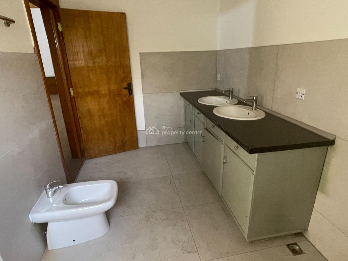 4-bedroom House with Boys Quarters in Dzorwulu, Dzorwulu, Dzorwulu, Accra, Townhouse for Sale