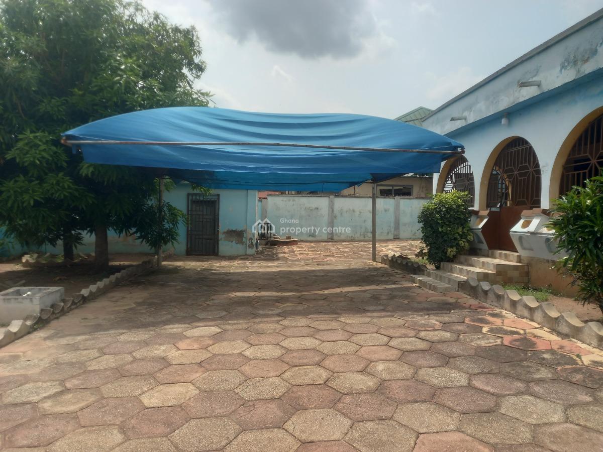 6 Bedrooms, Gyenyase, Near Atonsu, Ayeduase, Kotei, Kumasi Metropolitan, Ashanti, House for Sale
