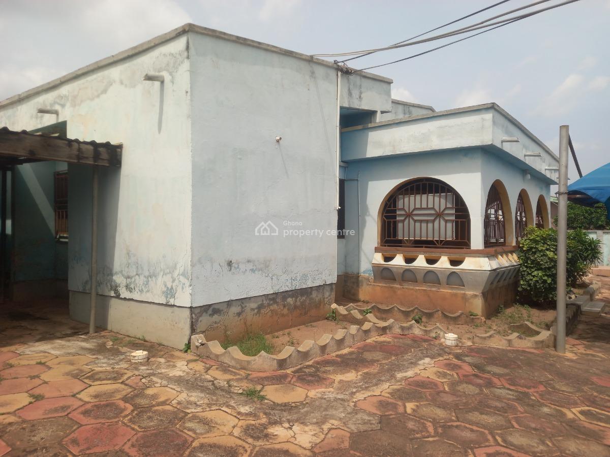 6 Bedrooms, Gyenyase, Near Atonsu, Ayeduase, Kotei, Kumasi Metropolitan, Ashanti, House for Sale