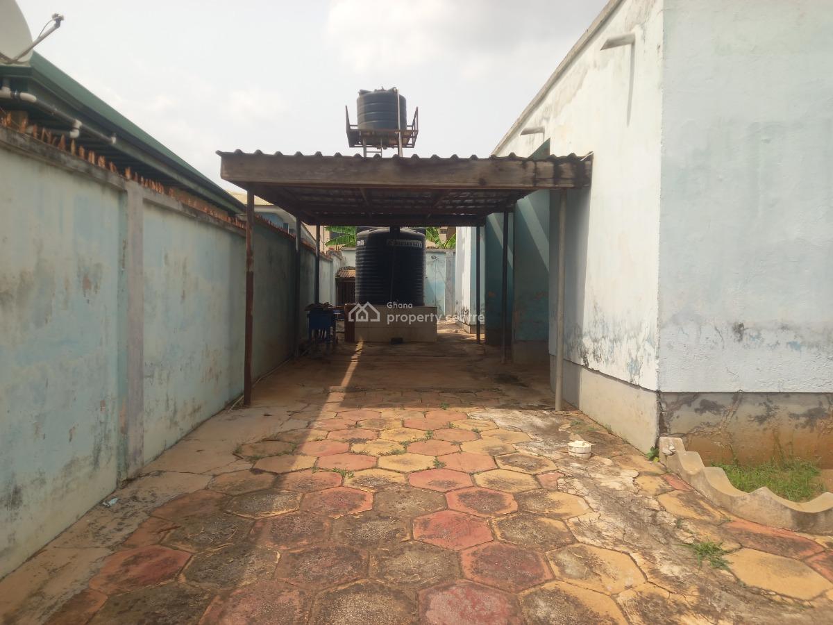 6 Bedrooms, Gyenyase, Near Atonsu, Ayeduase, Kotei, Kumasi Metropolitan, Ashanti, House for Sale