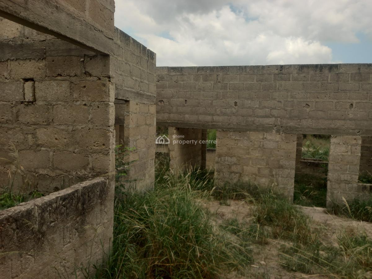 8 Bedrooms   Offinso  ( Near The Training College), Offinso, Near The Offinso Training College., Offinso Municipal, Ashanti, House for Sale