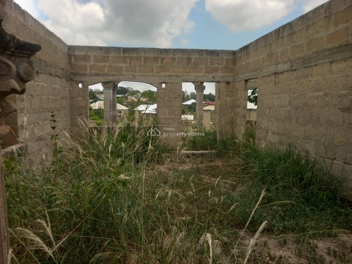 8 Bedrooms   Offinso  ( Near The Training College), Offinso, Near The Offinso Training College., Offinso Municipal, Ashanti, House for Sale