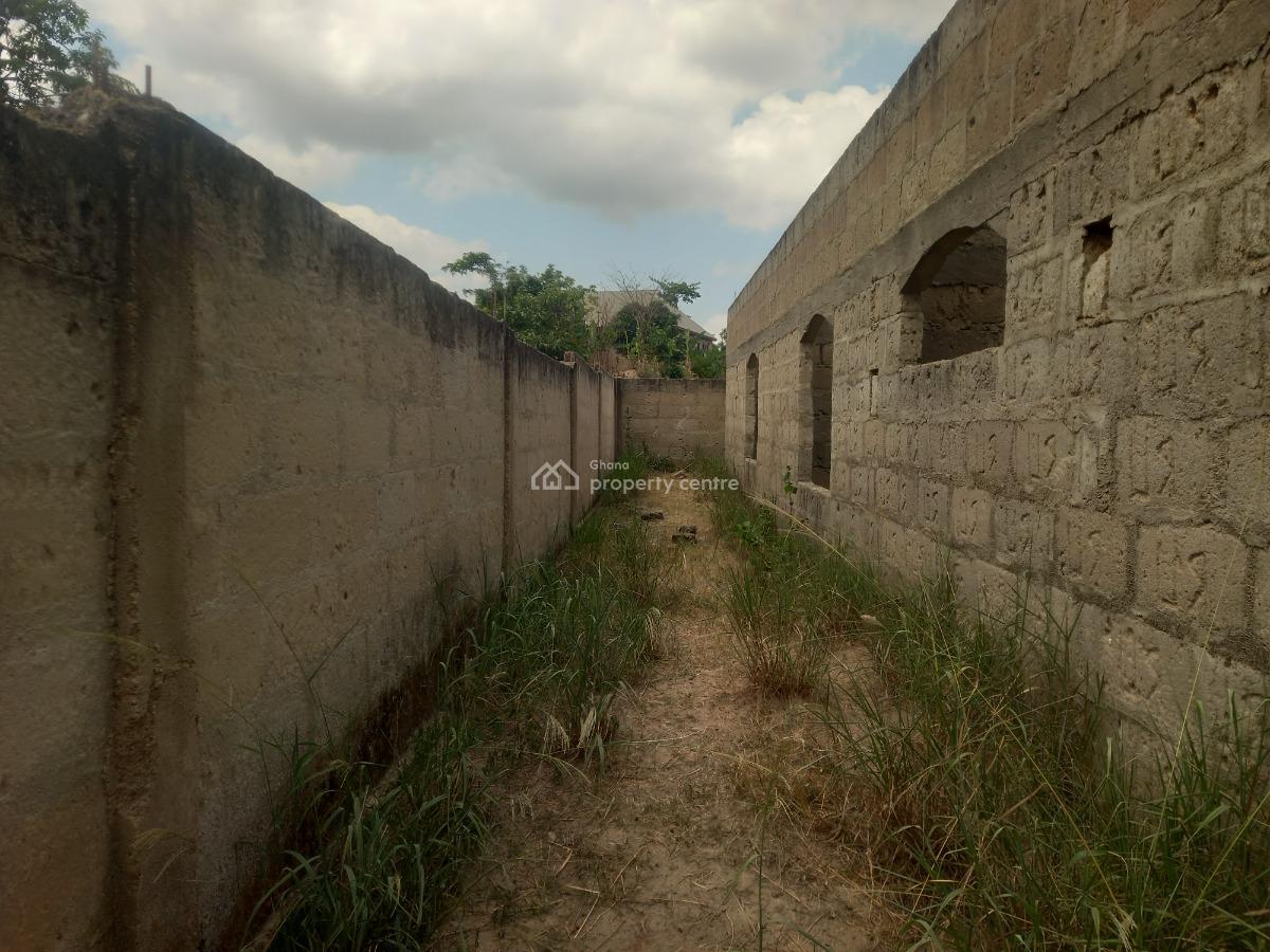 8 Bedrooms   Offinso  ( Near The Training College), Offinso, Near The Offinso Training College., Offinso Municipal, Ashanti, House for Sale