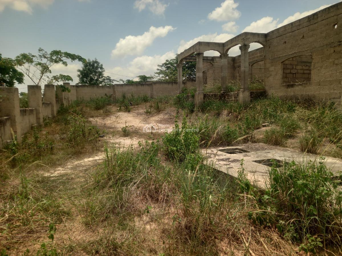 8 Bedrooms   Offinso  ( Near The Training College), Offinso, Near The Offinso Training College., Offinso Municipal, Ashanti, House for Sale