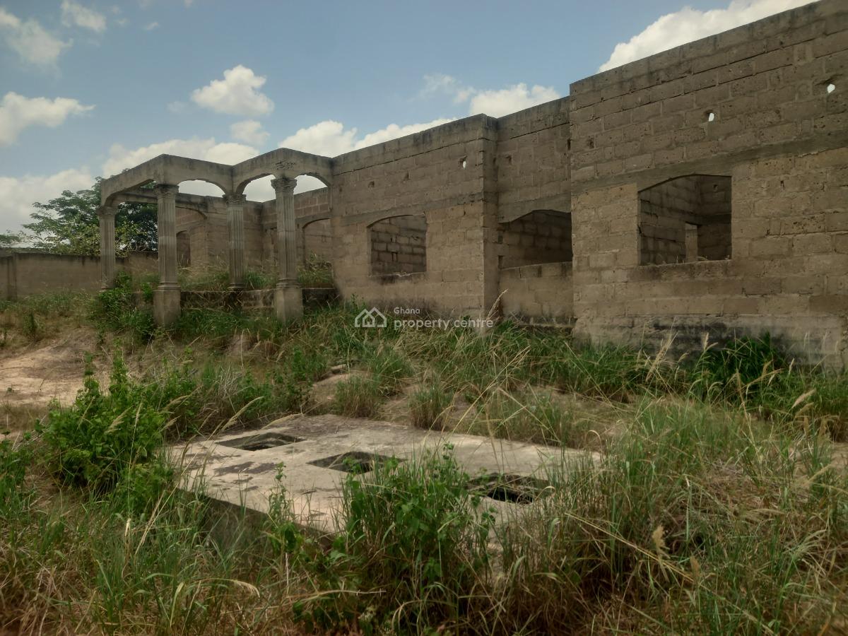 8 Bedrooms   Offinso  ( Near The Training College), Offinso, Near The Offinso Training College., Offinso Municipal, Ashanti, House for Sale