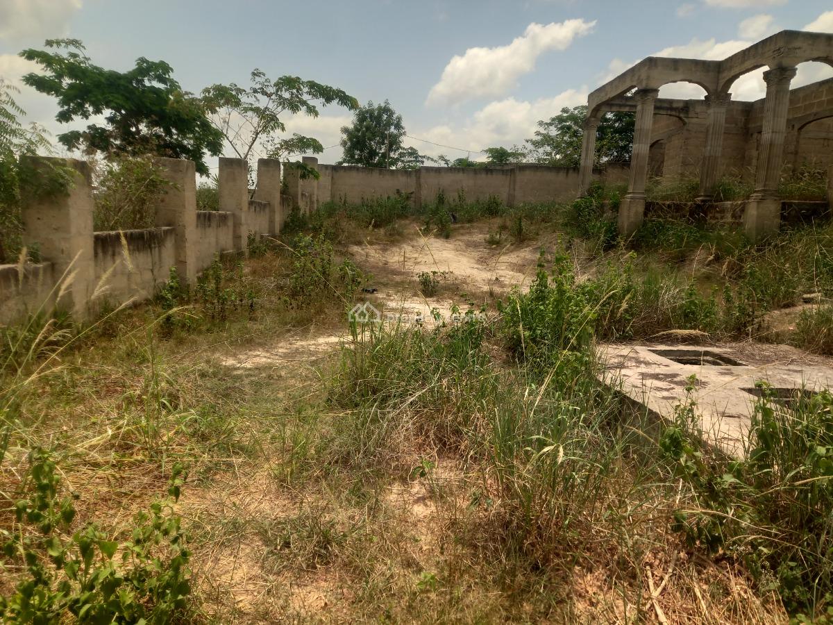 8 Bedrooms   Offinso  ( Near The Training College), Offinso, Near The Offinso Training College., Offinso Municipal, Ashanti, House for Sale