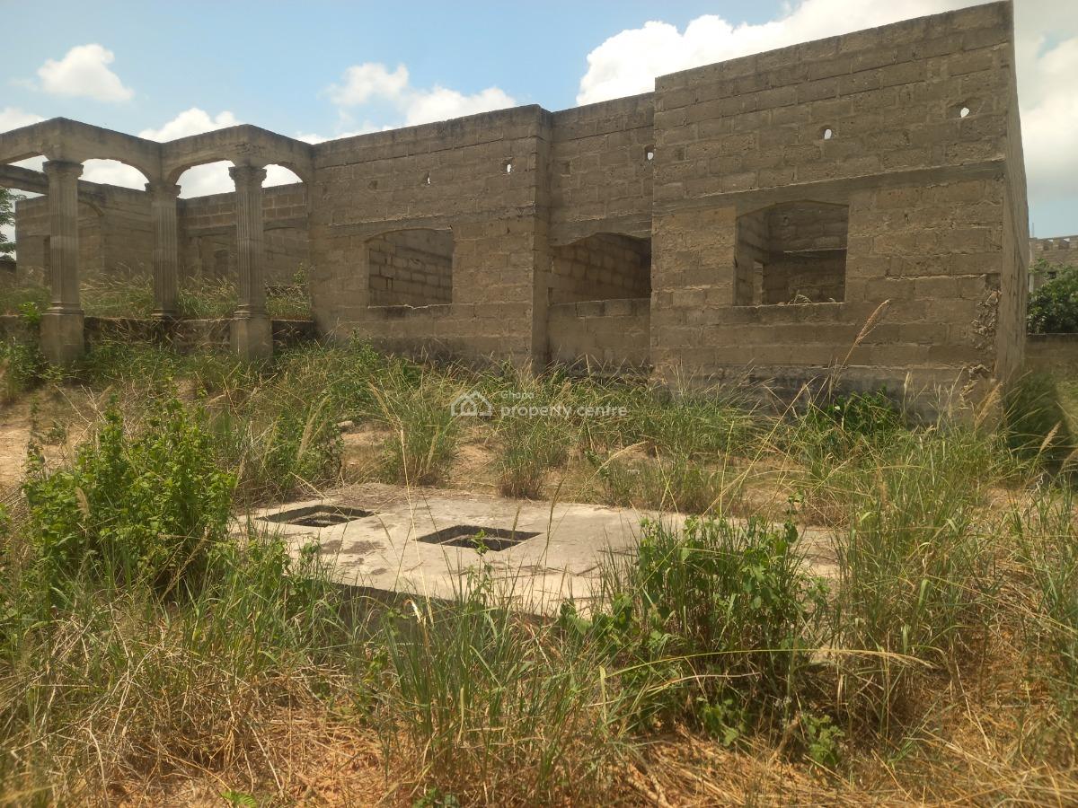 8 Bedrooms   Offinso  ( Near The Training College), Offinso, Near The Offinso Training College., Offinso Municipal, Ashanti, House for Sale