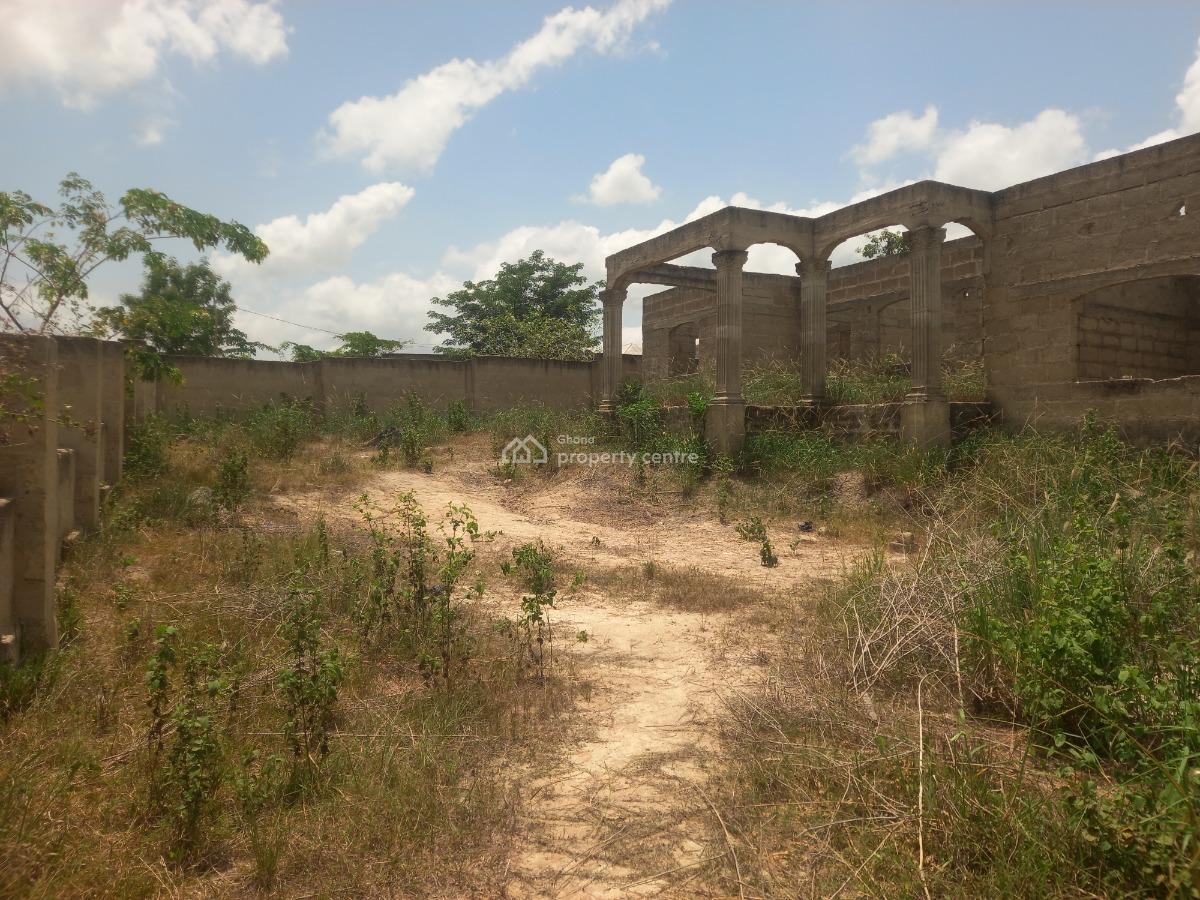 8 Bedrooms   Offinso  ( Near The Training College), Offinso, Near The Offinso Training College., Offinso Municipal, Ashanti, House for Sale