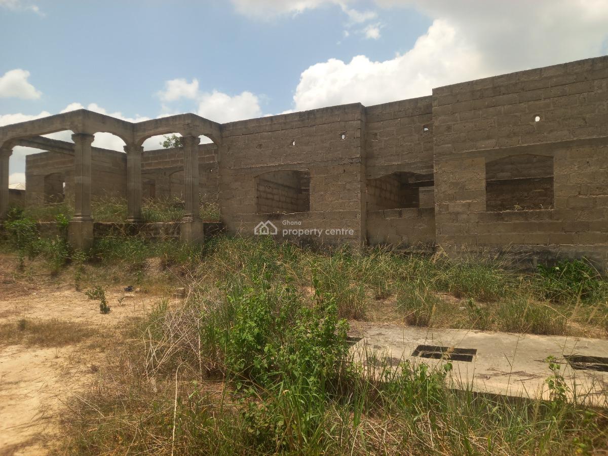 8 Bedrooms   Offinso  ( Near The Training College), Offinso, Near The Offinso Training College., Offinso Municipal, Ashanti, House for Sale