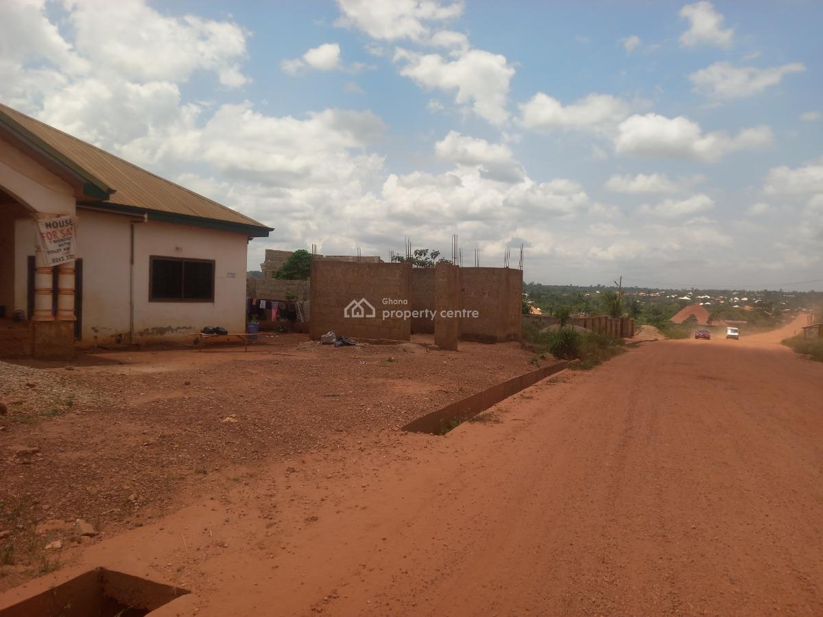 7 Bedrooms ( Main Road Side), Pakyi No 2. Semenhyia.  on Santasi Road., Kumasi Metropolitan, Ashanti, House for Sale