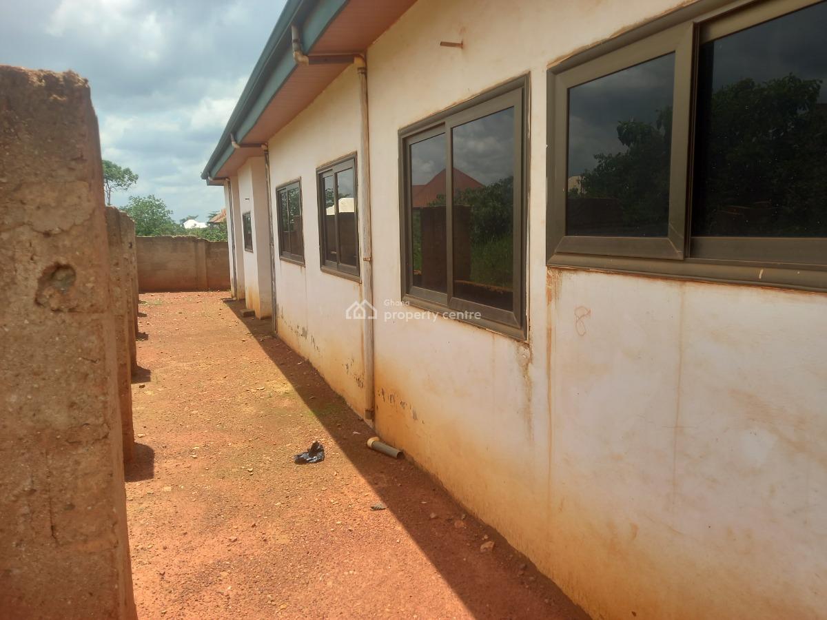 7 Bedrooms ( Main Road Side), Pakyi No 2. Semenhyia.  on Santasi Road., Kumasi Metropolitan, Ashanti, House for Sale