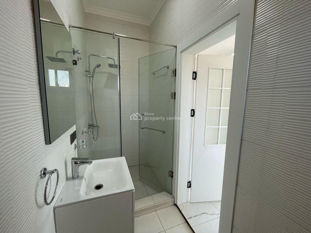 3 Bedrooms Town Houses with a Staff Quarters, East Airport, Accra Metropolitan, Accra, House for Sale