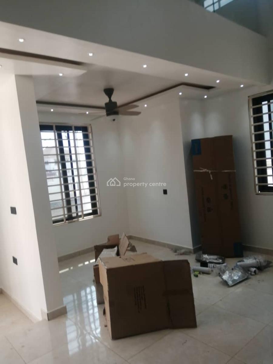 5 Bedrooms, Oduom, on Tech Ejisu Road., Kumasi Metropolitan, Ashanti, House for Sale