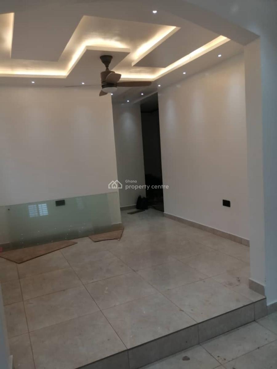 5 Bedrooms, Oduom, on Tech Ejisu Road., Kumasi Metropolitan, Ashanti, House for Sale