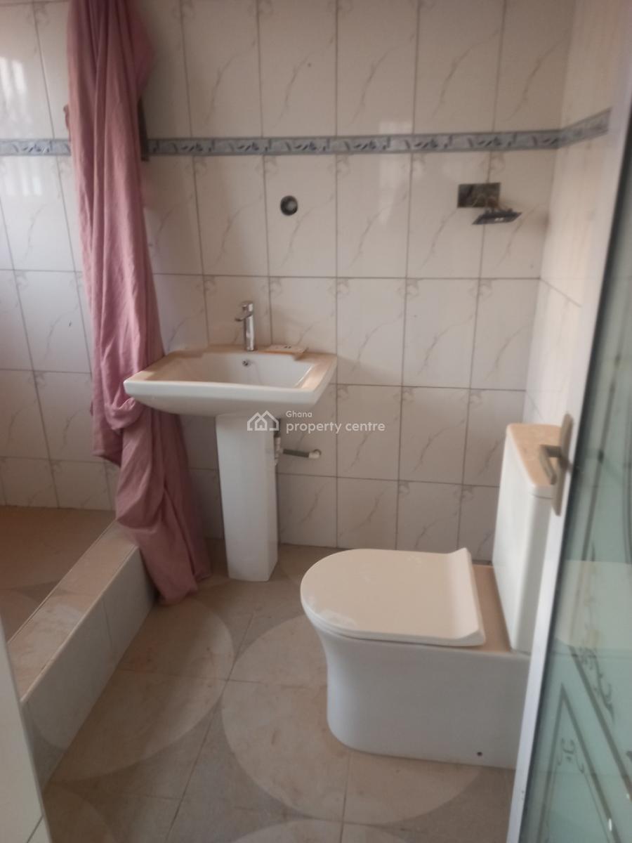 7 Bedrooms, Santasi Road., Kumasi Metropolitan, Ashanti, House for Sale