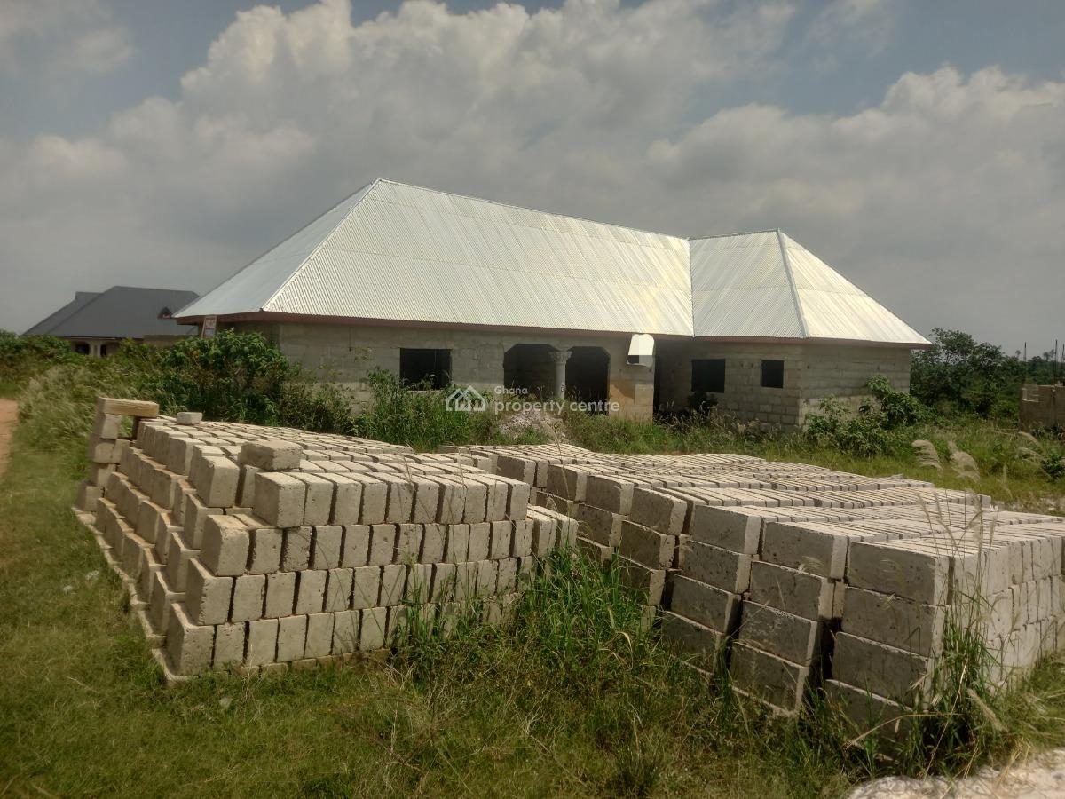 4 Bedrooms   ( Kenyasi Adesina), Kenyasi Adesina, on Kenyasi Abrem Road., Kumasi Metropolitan, Ashanti, House for Sale