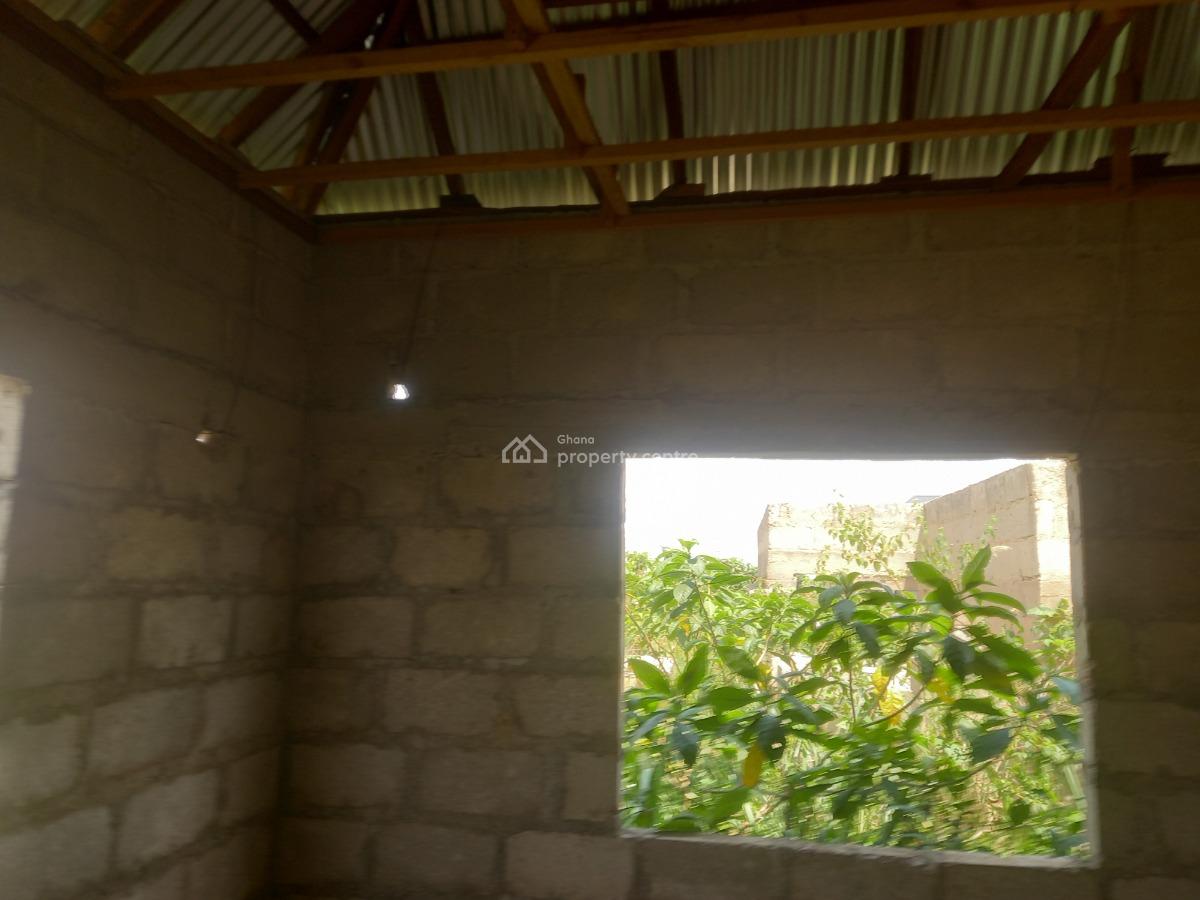 4 Bedrooms   ( Kenyasi Adesina), Kenyasi Adesina, on Kenyasi Abrem Road., Kumasi Metropolitan, Ashanti, House for Sale