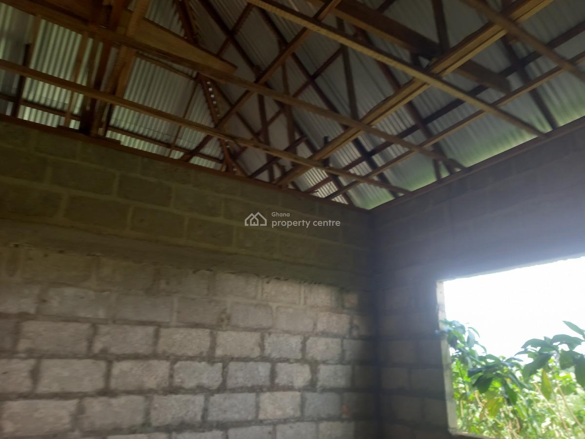 4 Bedrooms   ( Kenyasi Adesina), Kenyasi Adesina, on Kenyasi Abrem Road., Kumasi Metropolitan, Ashanti, House for Sale