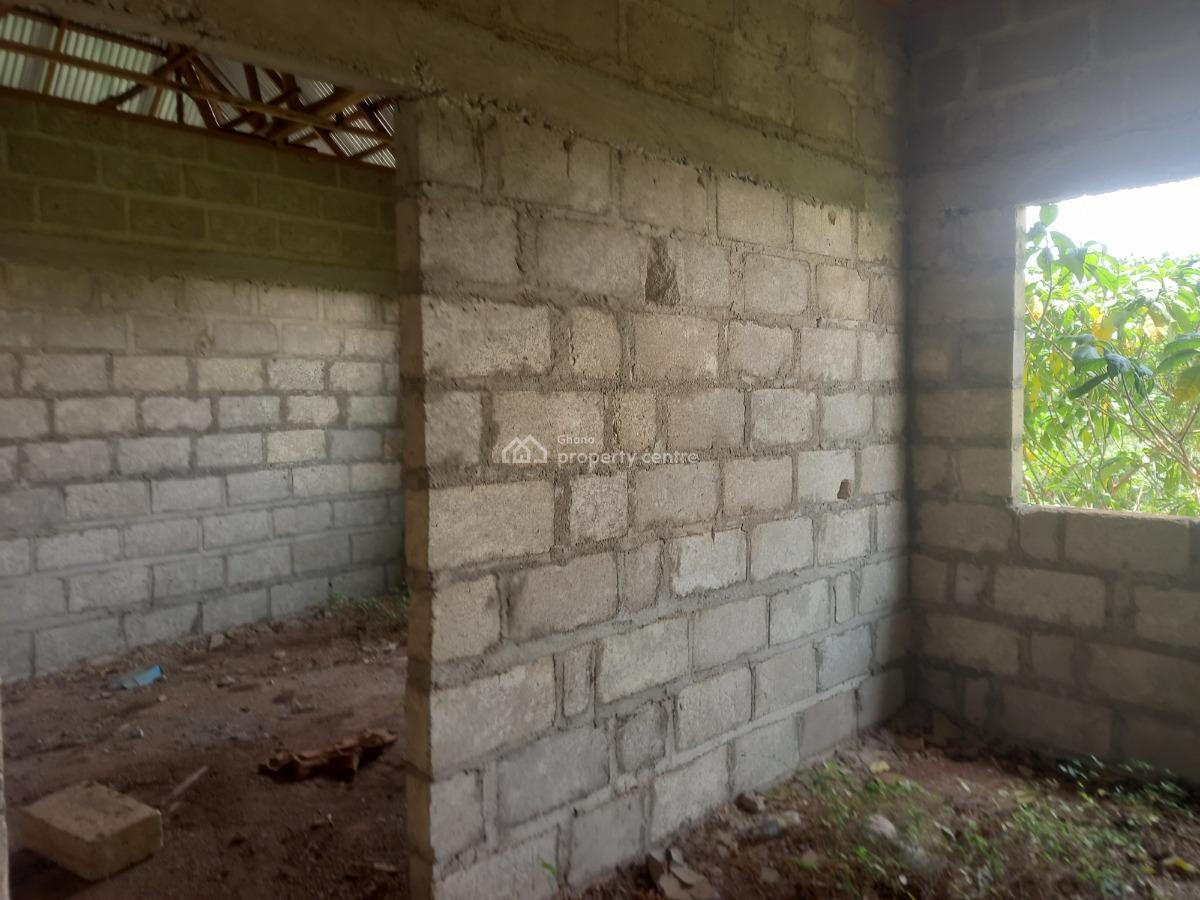 4 Bedrooms   ( Kenyasi Adesina), Kenyasi Adesina, on Kenyasi Abrem Road., Kumasi Metropolitan, Ashanti, House for Sale