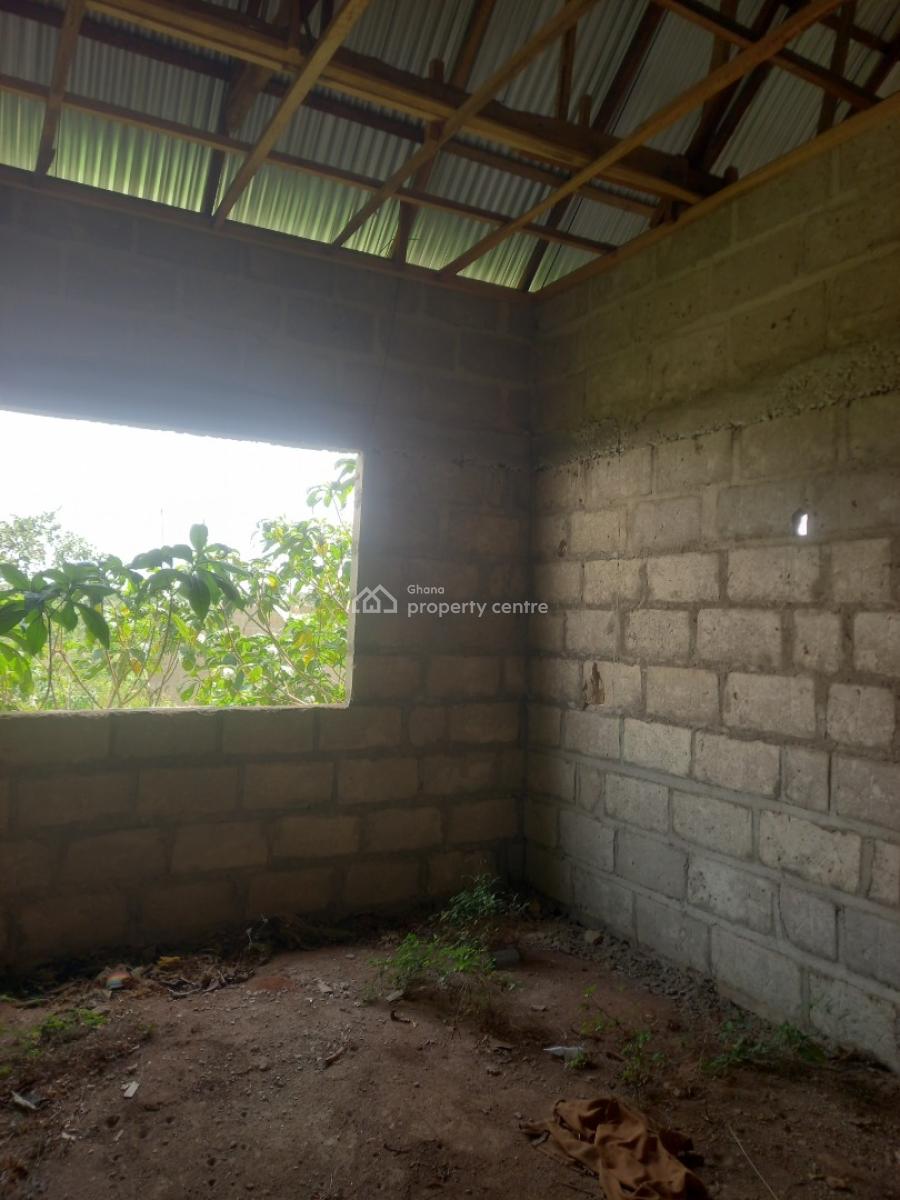 4 Bedrooms   ( Kenyasi Adesina), Kenyasi Adesina, on Kenyasi Abrem Road., Kumasi Metropolitan, Ashanti, House for Sale