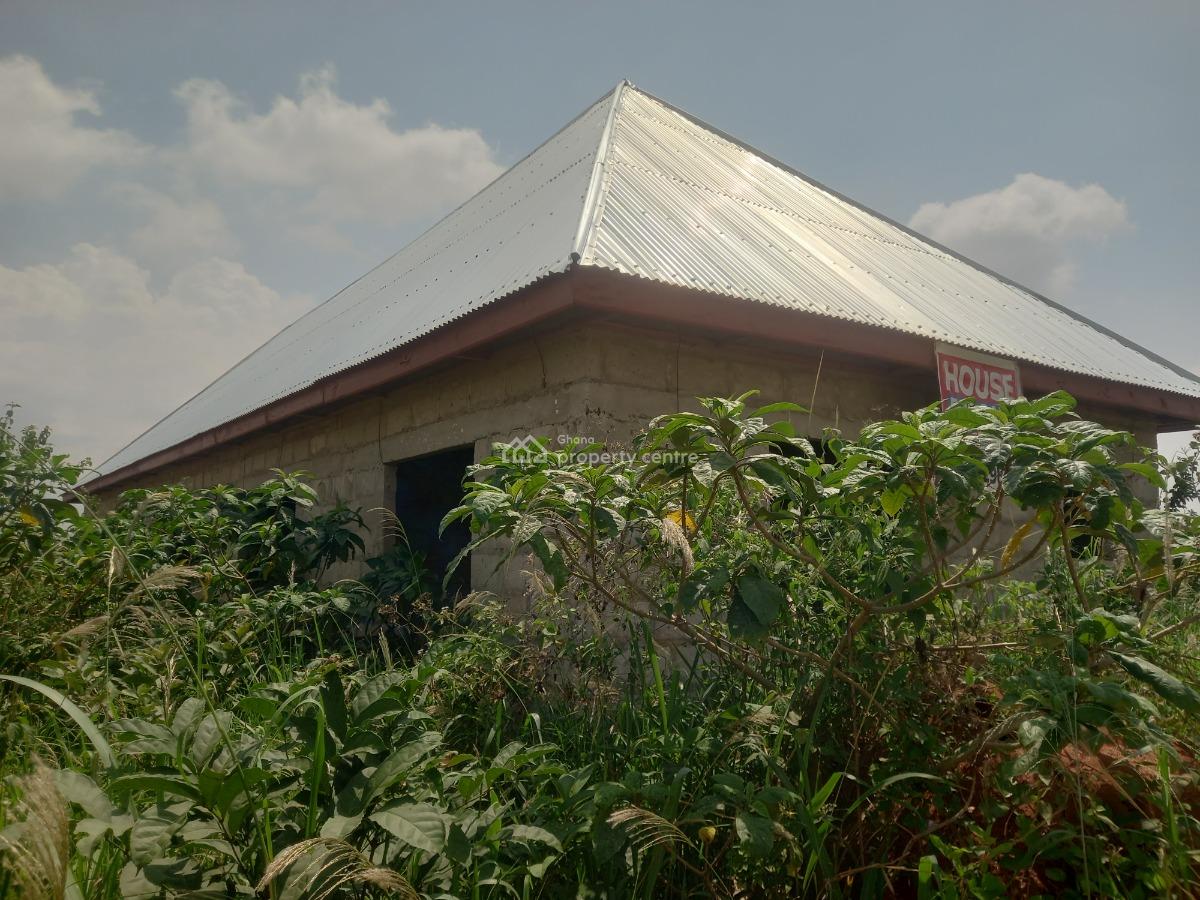 4 Bedrooms   ( Kenyasi Adesina), Kenyasi Adesina, on Kenyasi Abrem Road., Kumasi Metropolitan, Ashanti, House for Sale