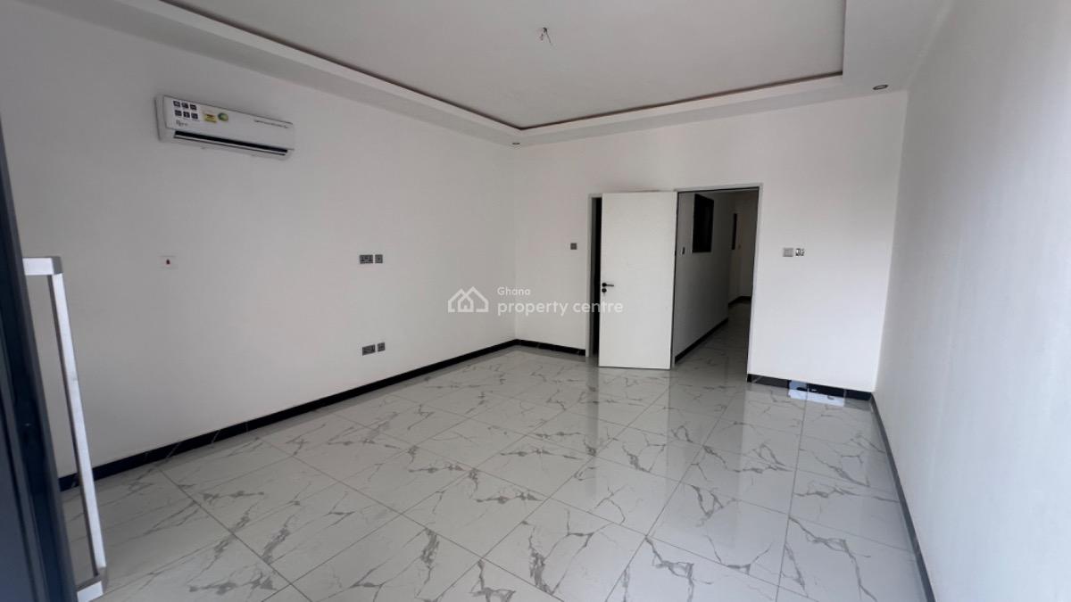 2 Bedrooms Semi Detached House in a Gated Community, Oyarifa, La Nkwantanang Madina Municipal, Accra, Semi-detached Duplex for Sale