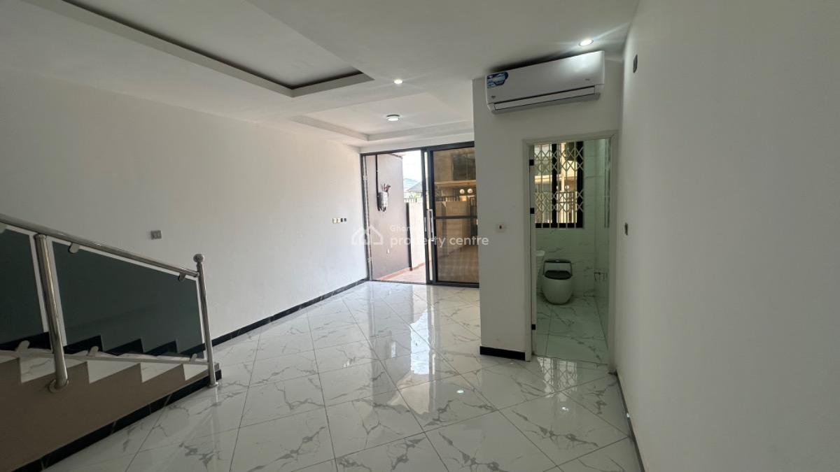 2 Bedrooms Semi Detached House in a Gated Community, Oyarifa, La Nkwantanang Madina Municipal, Accra, Semi-detached Duplex for Sale