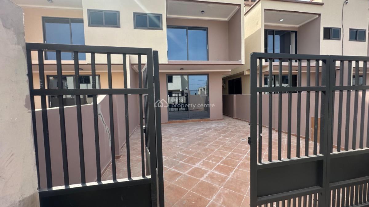 3 Bedrooms Semi Detached House in a Gated Estate Community, Oyarifa, La Nkwantanang Madina Municipal, Accra, Semi-detached Duplex for Sale