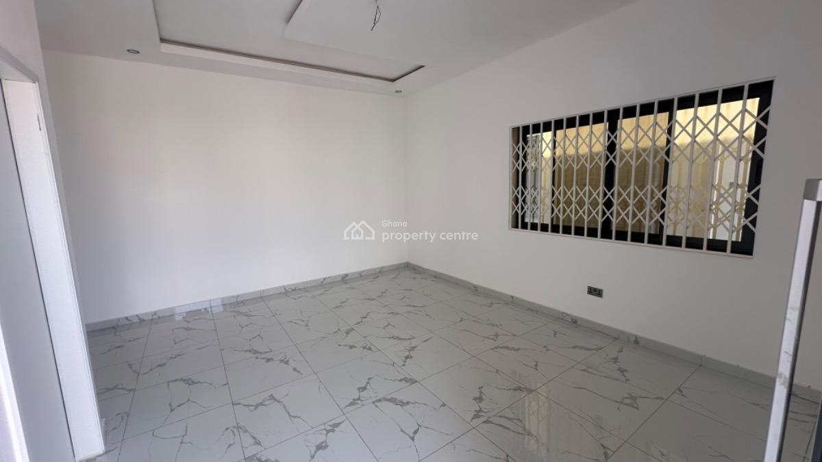 3 Bedrooms Semi Detached House in a Gated Estate Community, Oyarifa, La Nkwantanang Madina Municipal, Accra, Semi-detached Duplex for Sale