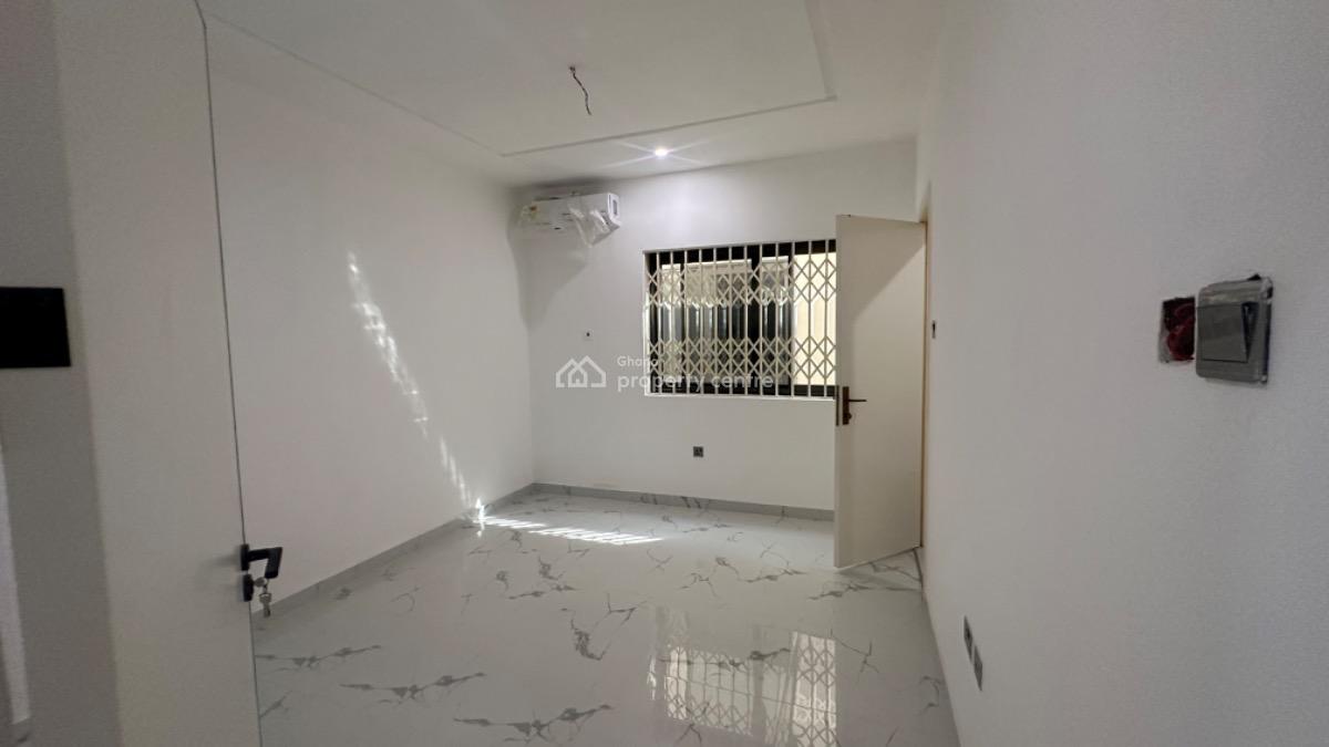 3 Bedrooms Semi Detached House in a Gated Estate Community, Oyarifa, La Nkwantanang Madina Municipal, Accra, Semi-detached Duplex for Sale