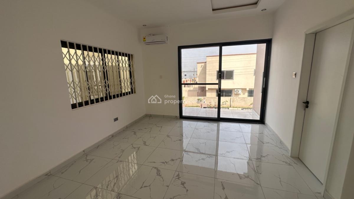 3 Bedrooms Semi Detached House in a Gated Estate Community, Oyarifa, La Nkwantanang Madina Municipal, Accra, Semi-detached Duplex for Sale