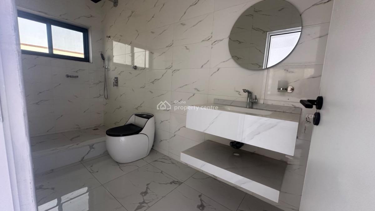 3 Bedrooms Semi Detached House in a Gated Estate Community, Oyarifa, La Nkwantanang Madina Municipal, Accra, Semi-detached Duplex for Sale