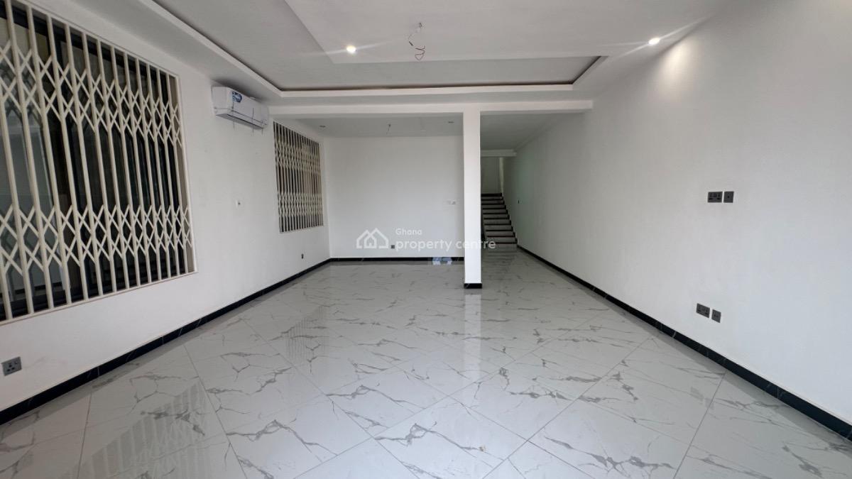 3 Bedrooms Semi Detached House in a Gated Estate Community, Oyarifa, La Nkwantanang Madina Municipal, Accra, Semi-detached Duplex for Sale