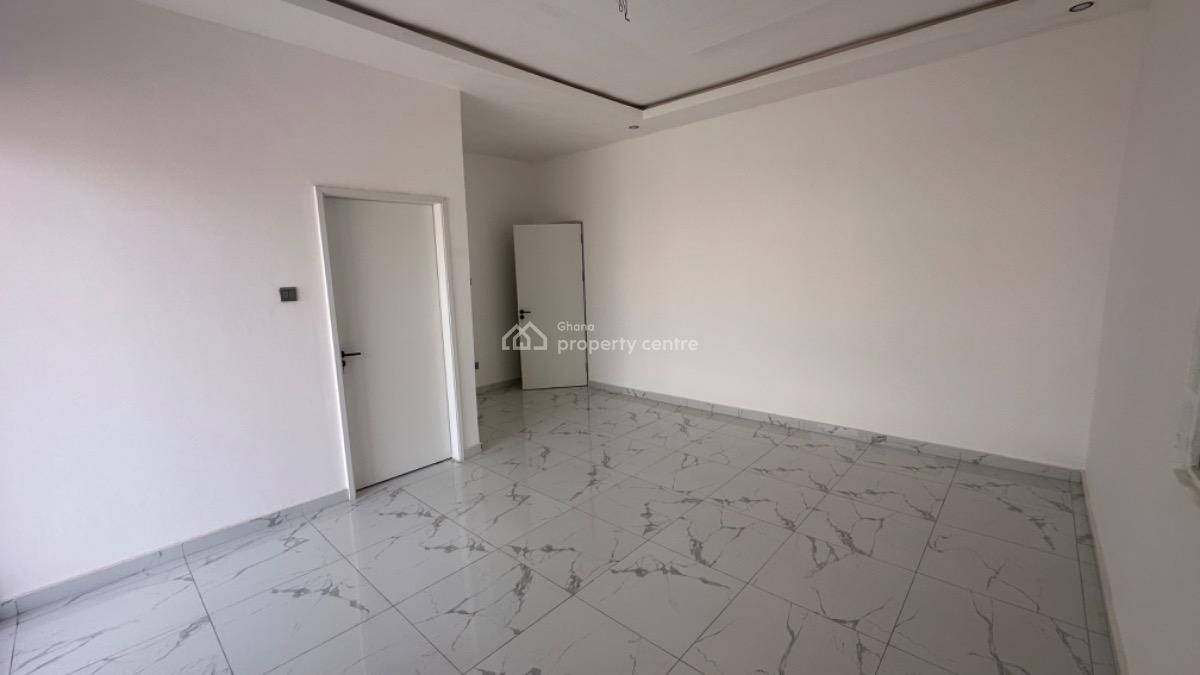 3 Bedrooms Semi Detached House in a Gated Estate Community, Oyarifa, La Nkwantanang Madina Municipal, Accra, Semi-detached Duplex for Sale