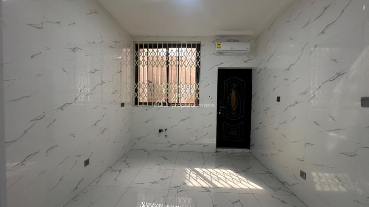 3 Bedrooms Semi Detached House in a Gated Estate Community, Oyarifa, La Nkwantanang Madina Municipal, Accra, Semi-detached Duplex for Sale