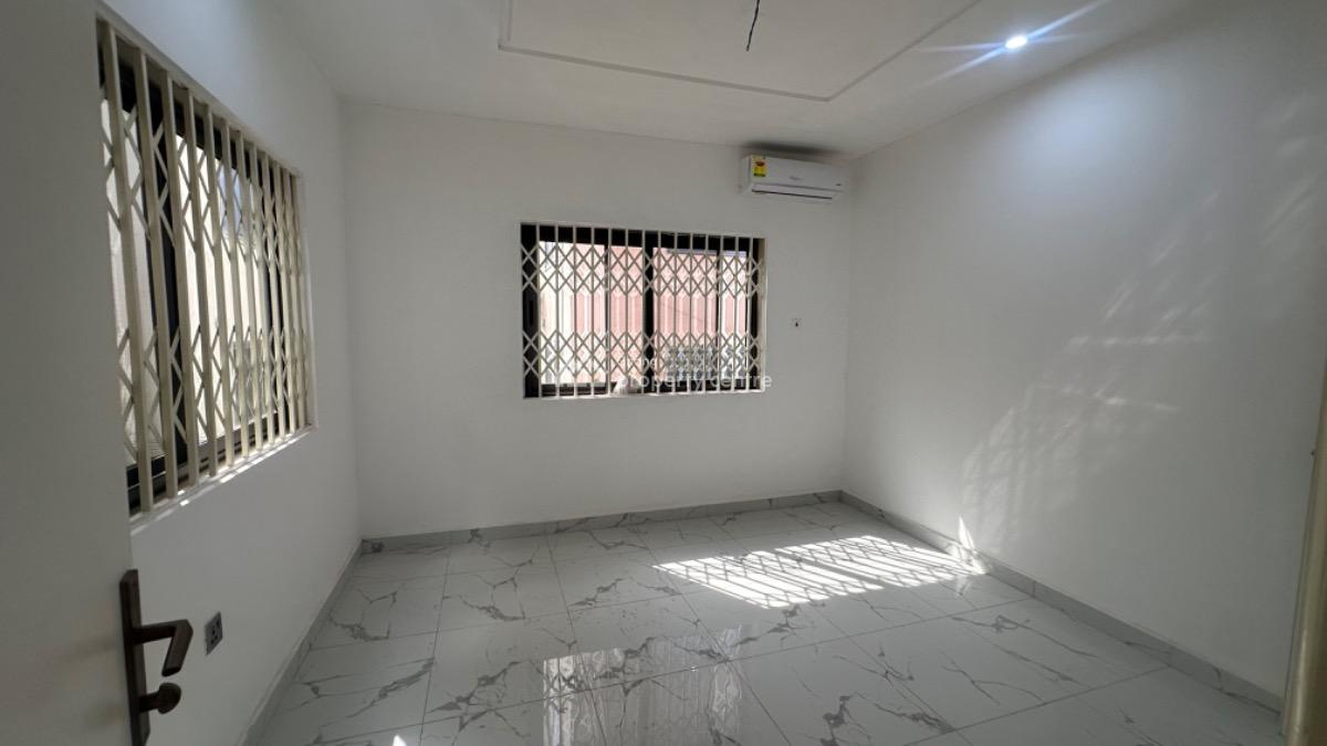 3 Bedrooms Semi Detached House in a Gated Estate Community, Oyarifa, La Nkwantanang Madina Municipal, Accra, Semi-detached Duplex for Sale