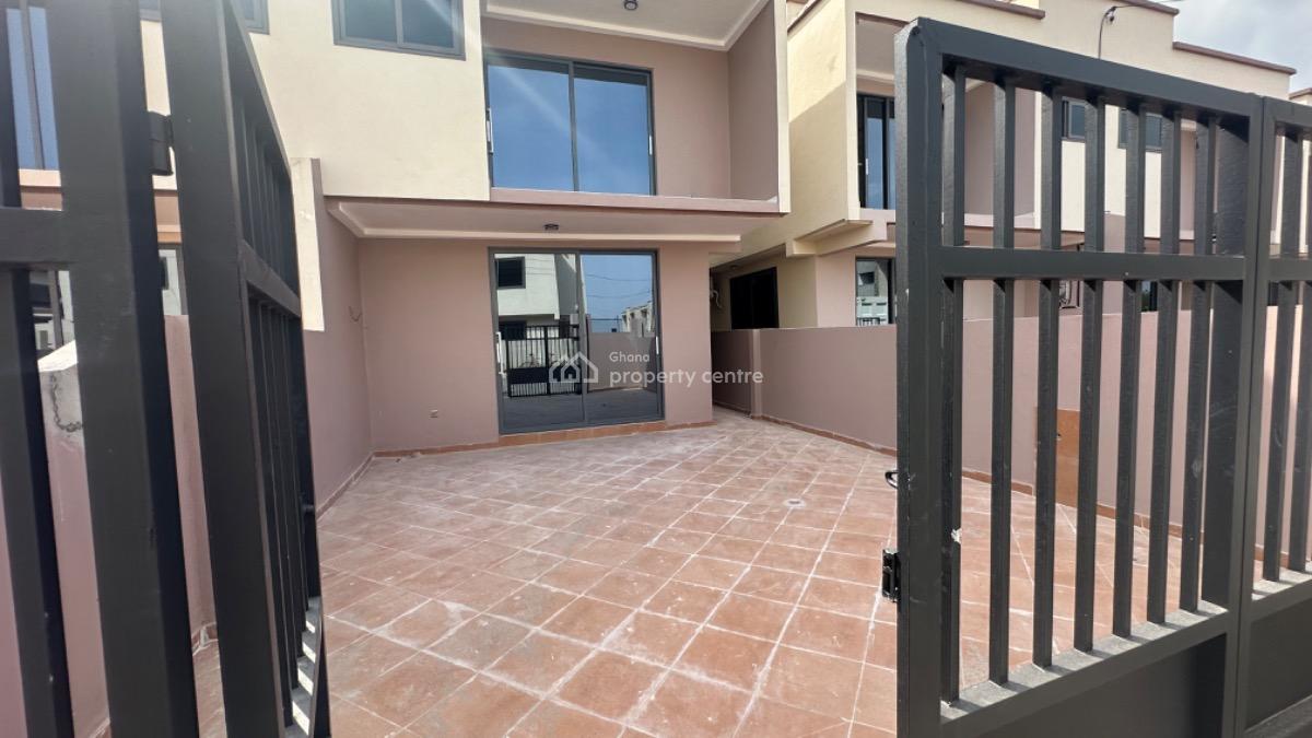 3 Bedrooms Semi Detached House in a Gated Estate Community, Oyarifa, La Nkwantanang Madina Municipal, Accra, Semi-detached Duplex for Sale