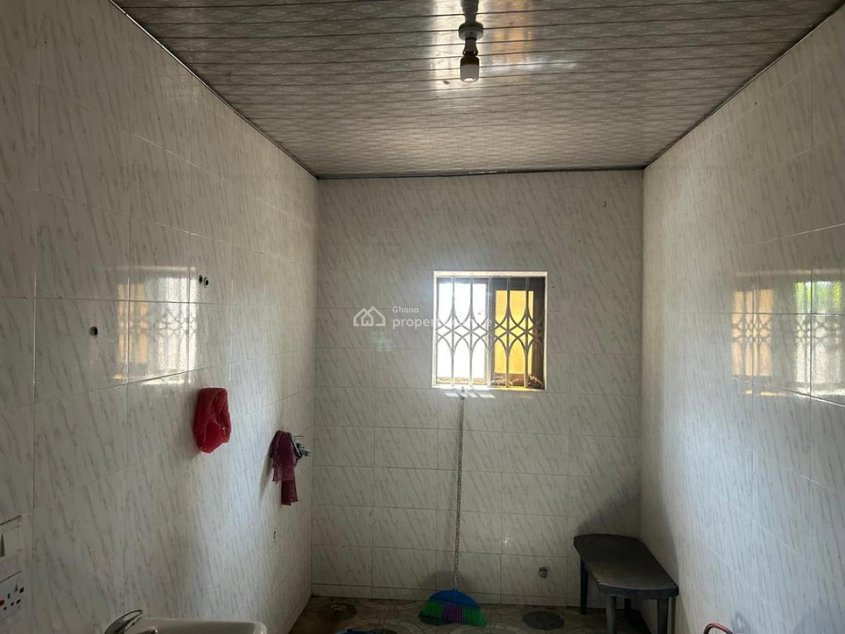 Complete 3 Bedrooms House Plus 3 Shops on 2 Plots, Ngleshie Amanfrom, Ga South Municipal, Accra, Detached Bungalow for Sale