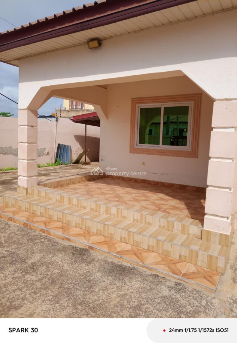 2brm Self Compound / House at Beach Drive Estate, Tuba, Accra, Tuba, Ga South Municipal, Accra, Detached Bungalow for Rent