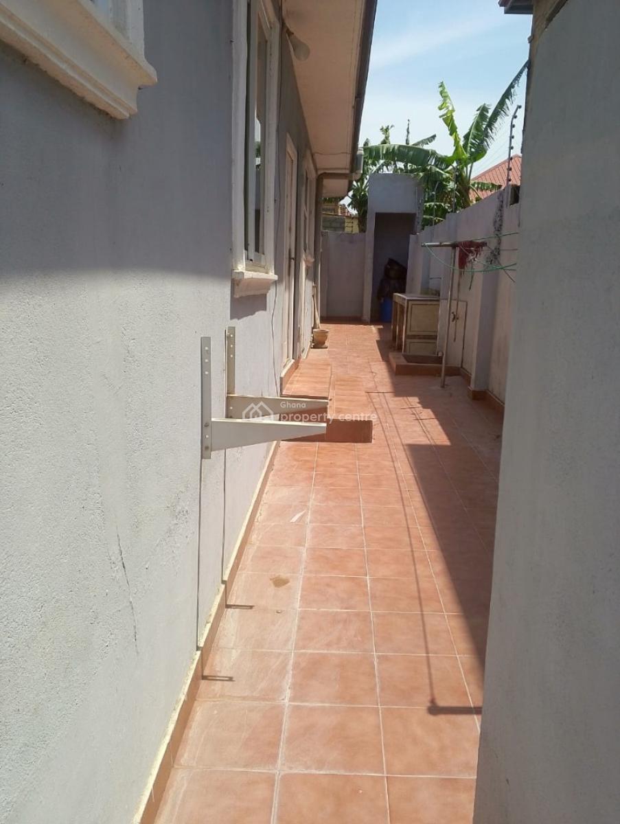 Executive 5master Brm House on Main Road at Gbawe, Accra, Main Road Top Base, Gbawe, Ga South Municipal, Accra, Detached Bungalow for Rent