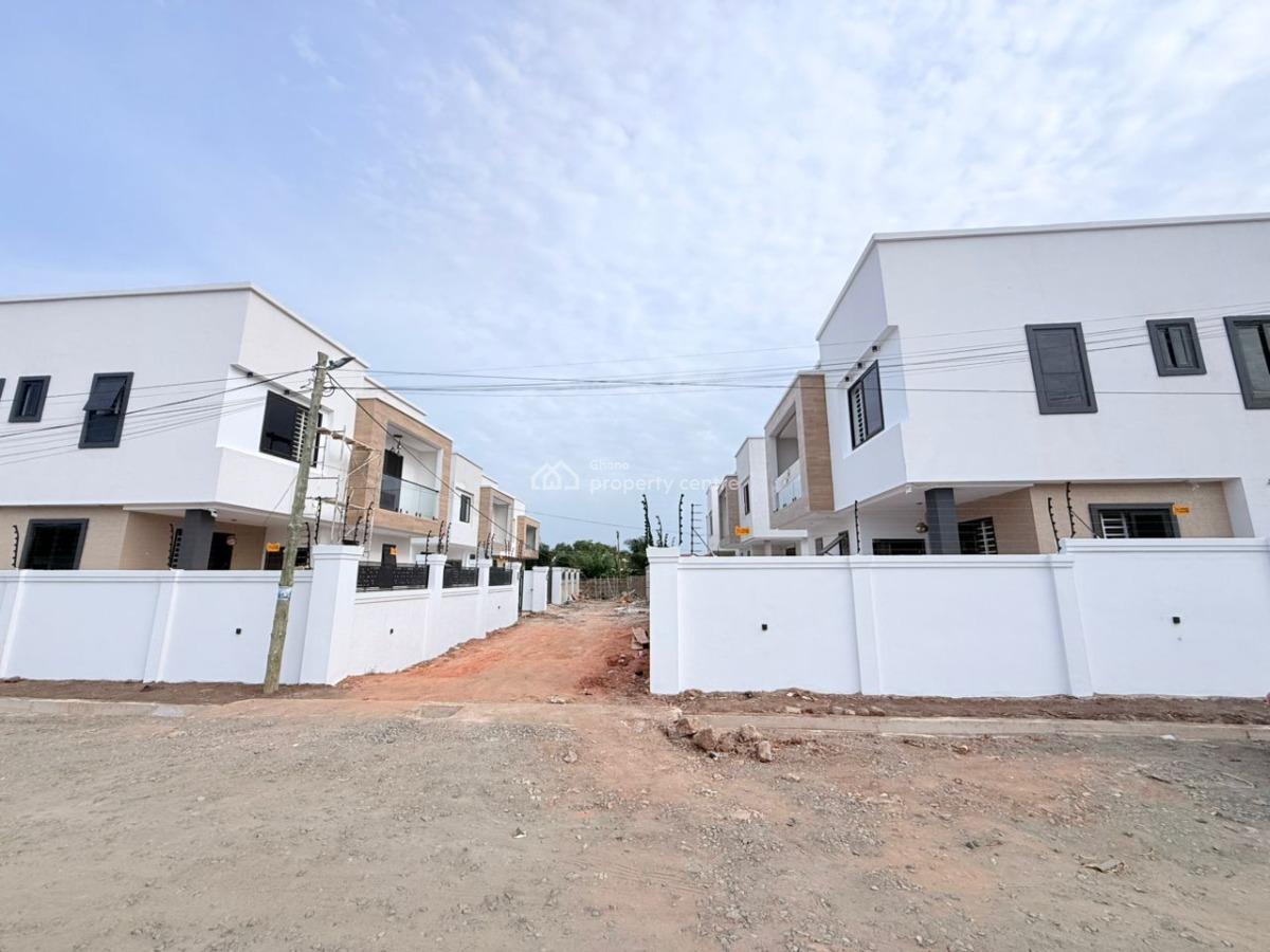 Executive 3 Bedrooms, Baatsonaa, Spintex, Accra, House for Sale