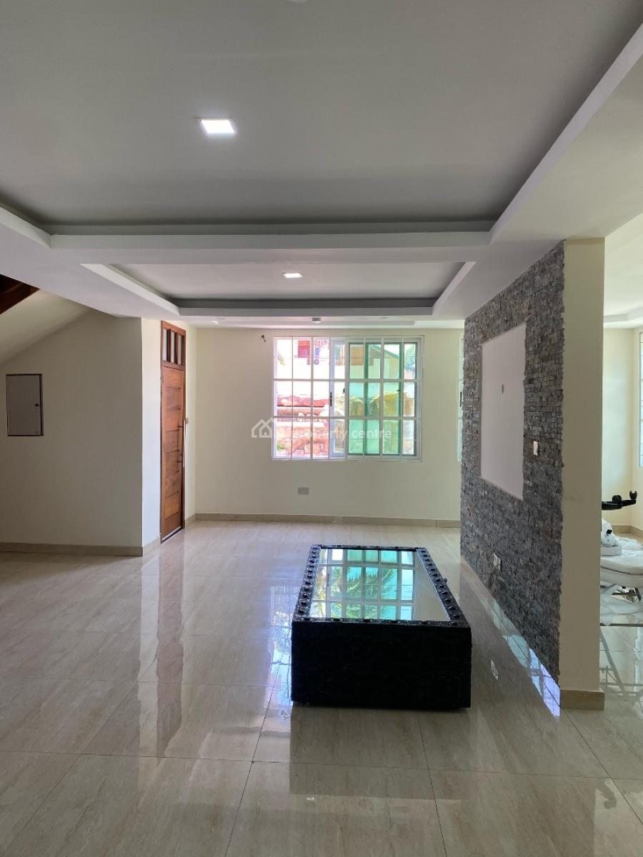 3-bedrooms En-suite / 1-room Bq @ East Airport, East Airport, Airport Residential Area, Accra, Detached Duplex for Rent