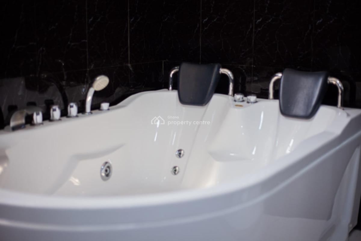 4-bedroom with 1-room Bq @ Cantonment., Around American Embassy, Cantonments, Accra, Detached Duplex for Sale