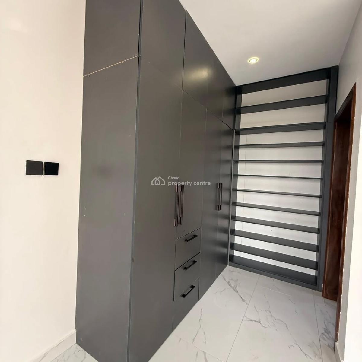 6 Bedroom House in a Gated Community at Community 23, Tema Community 23, Accra Metropolitan, Accra, House for Sale