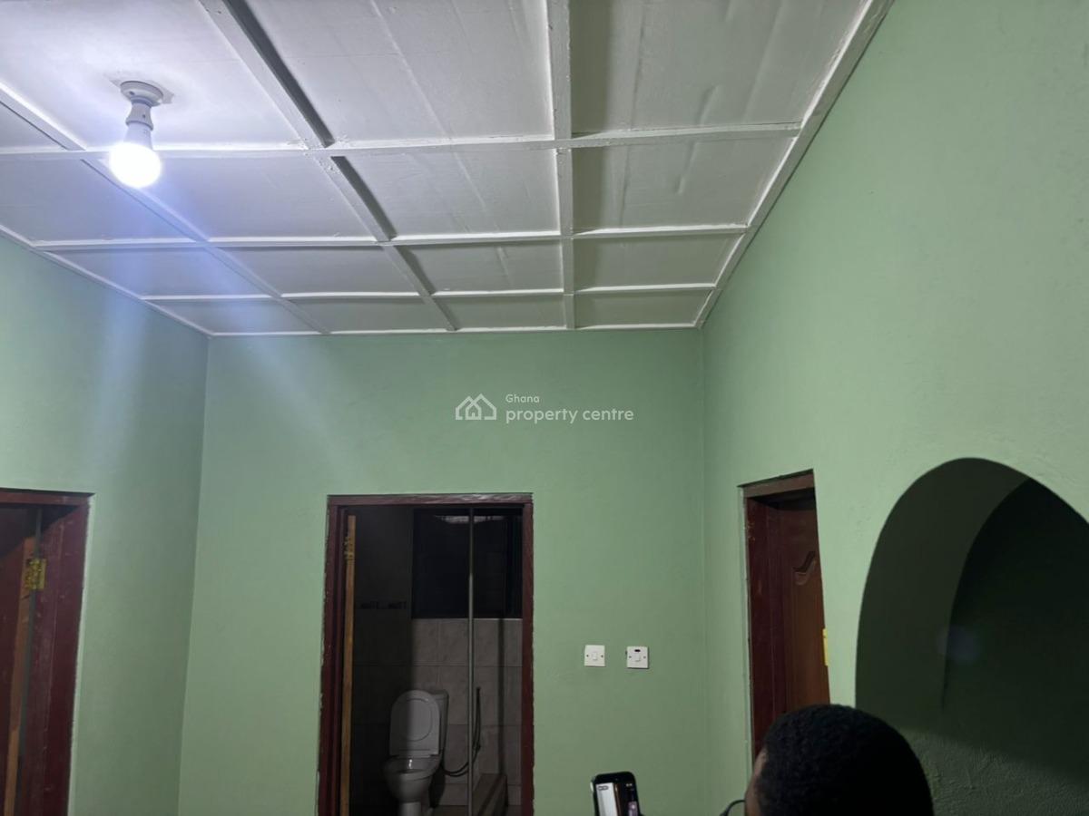 2 Semi-furnished Single Rooms, Self-contained, Kumasi Metropolitan, Ashanti, House for Rent